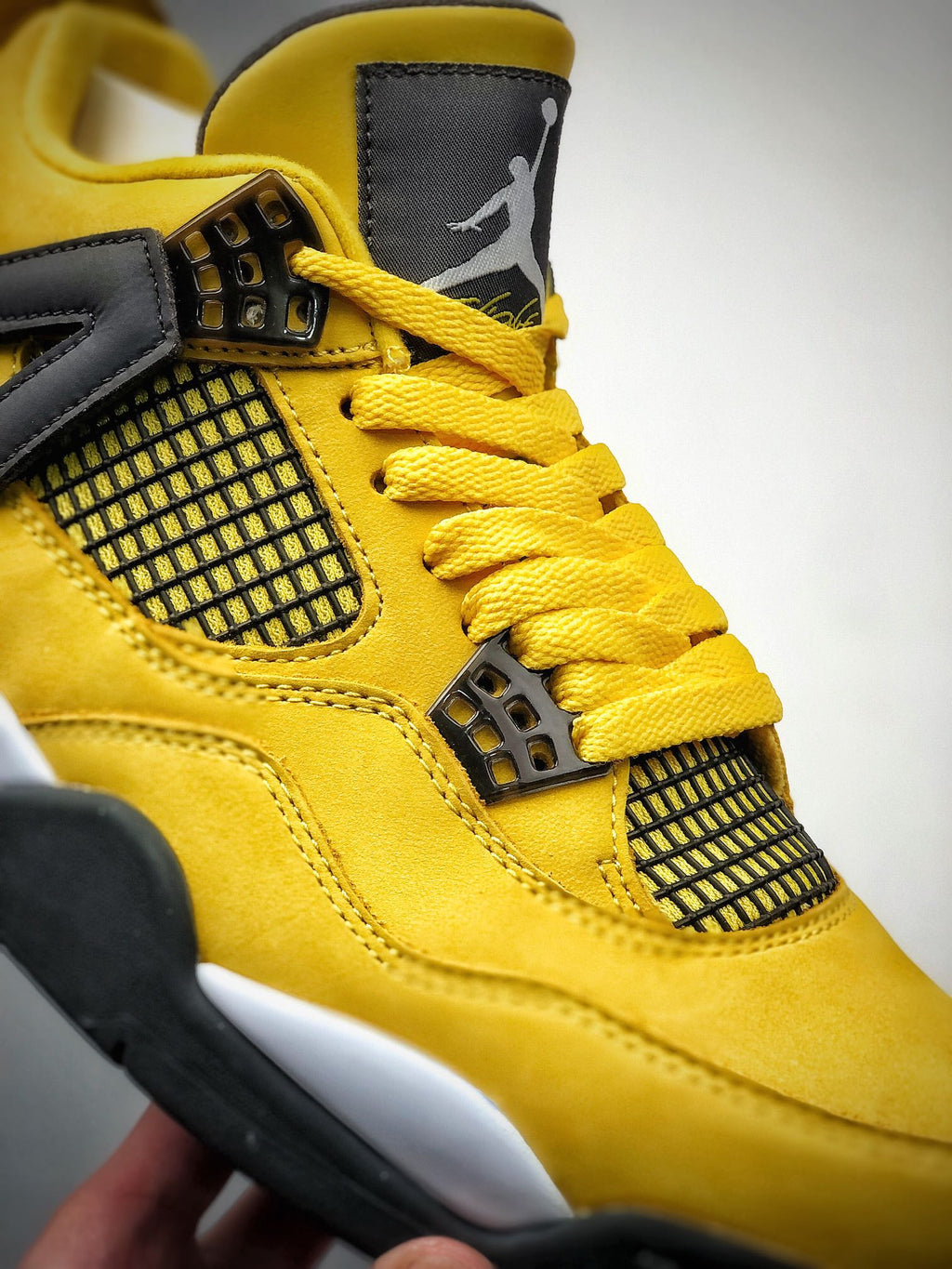 AJ4 Lightning