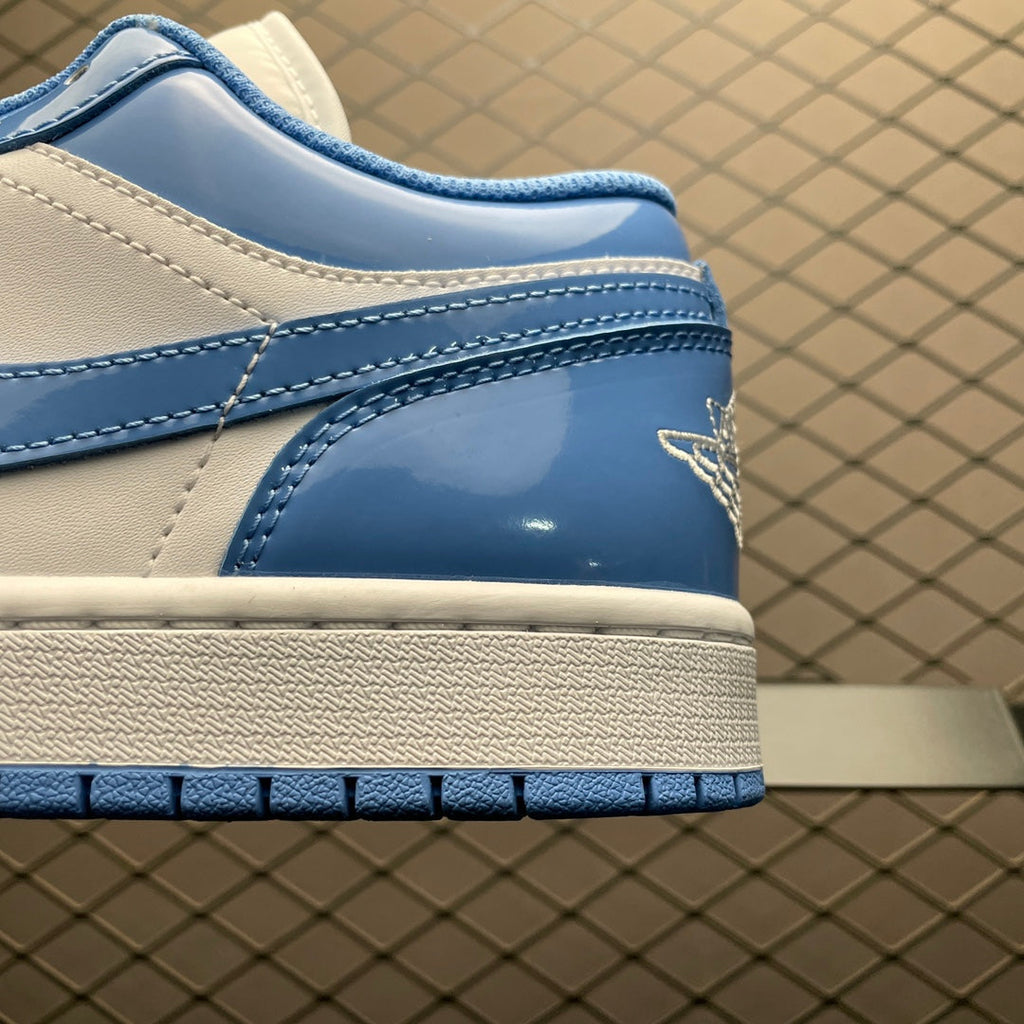 SB Dunk UNC